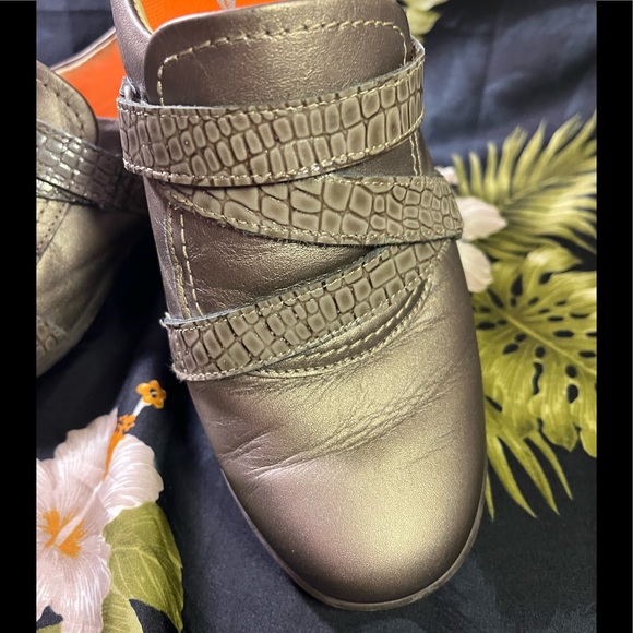 Made in Portugal SUAVE comfy & sleek  sneakers with velcro closure size 39 EUC - Picture 6 of 12